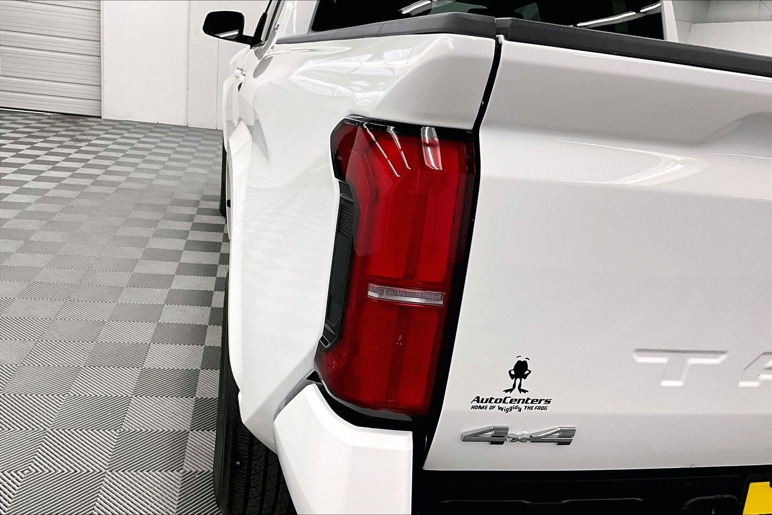 Used 2025 Toyota Tacoma SR5 AWD/4WD image 35