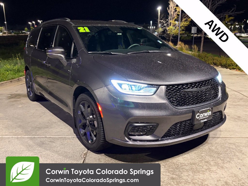 Used 2021 Chrysler Pacifica Limited w/ Uconnect Theater Family Group