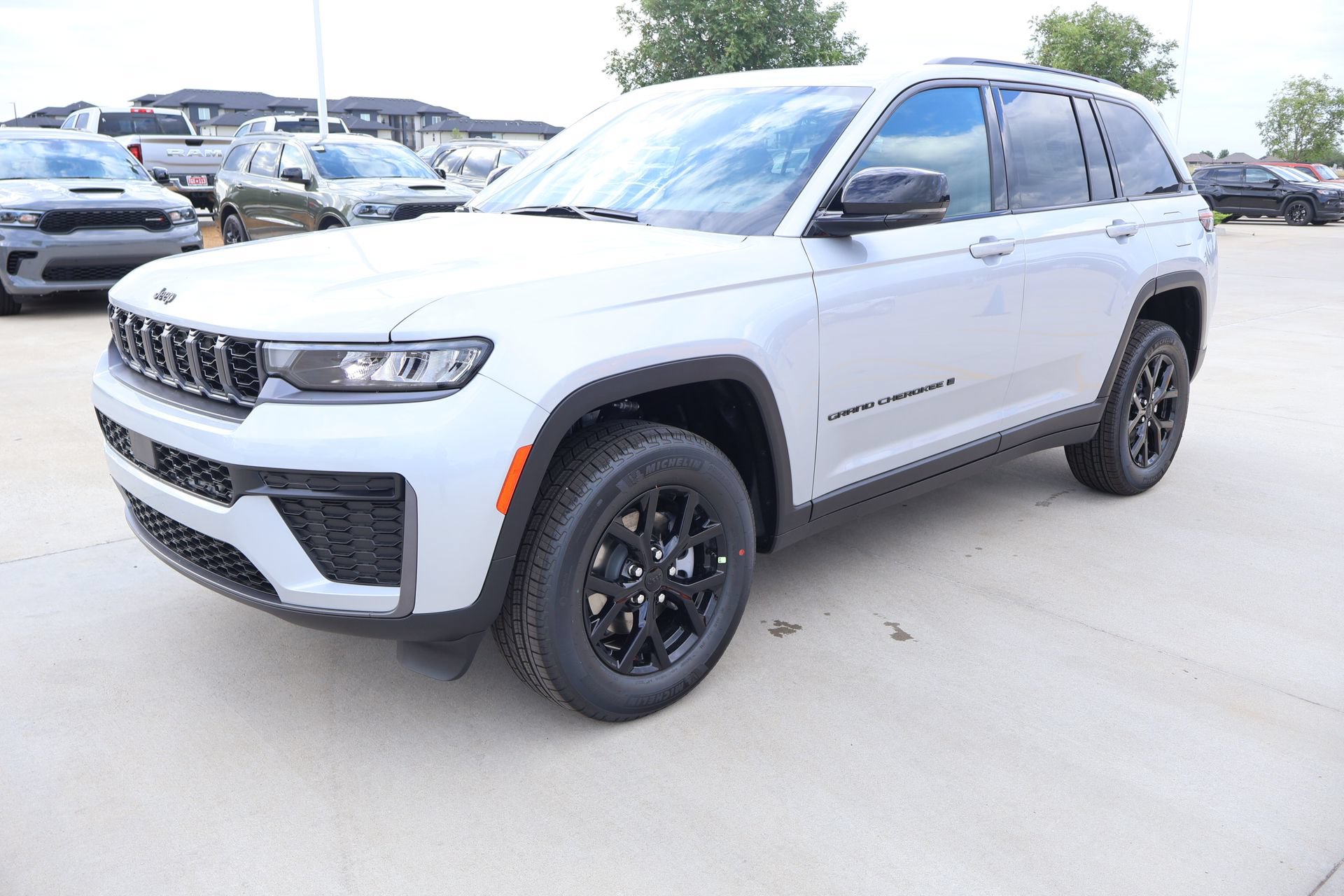 New 2026 Jeep Grand Cherokee Altitude RWD image 11