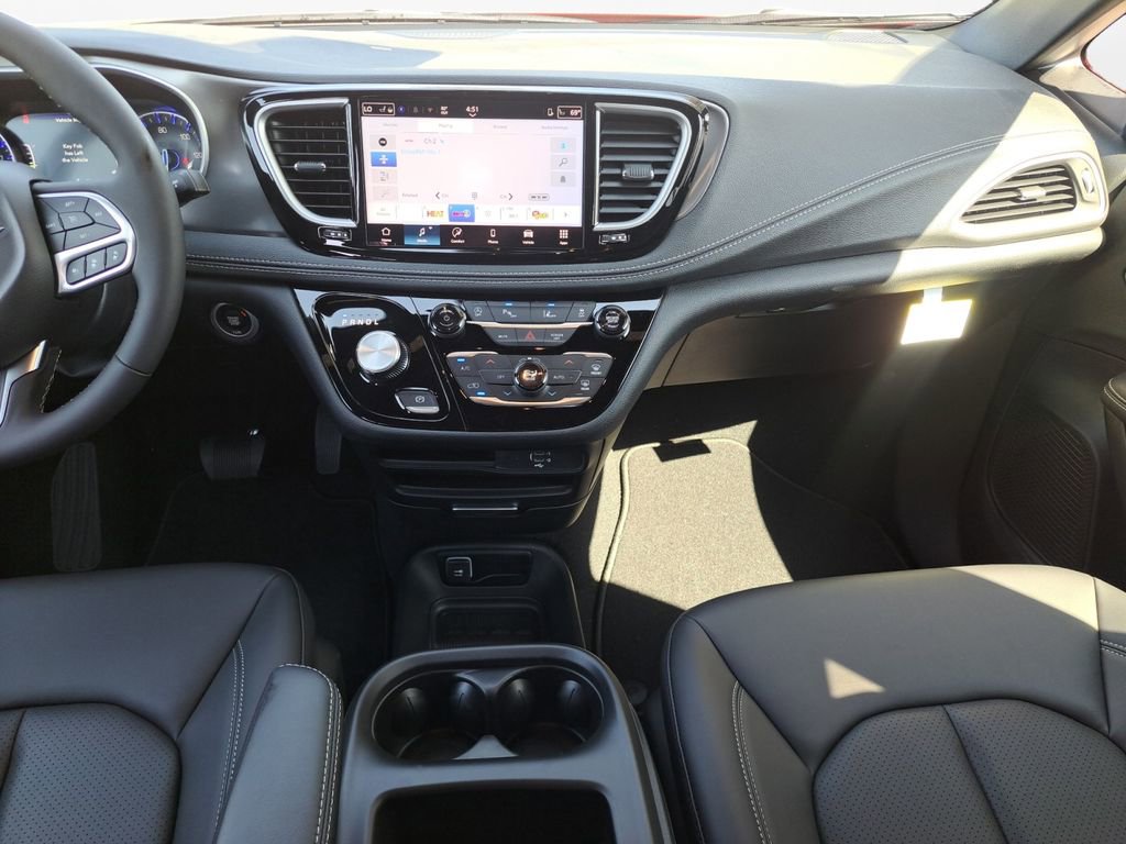 New 2026 Chrysler Pacifica Select image 3