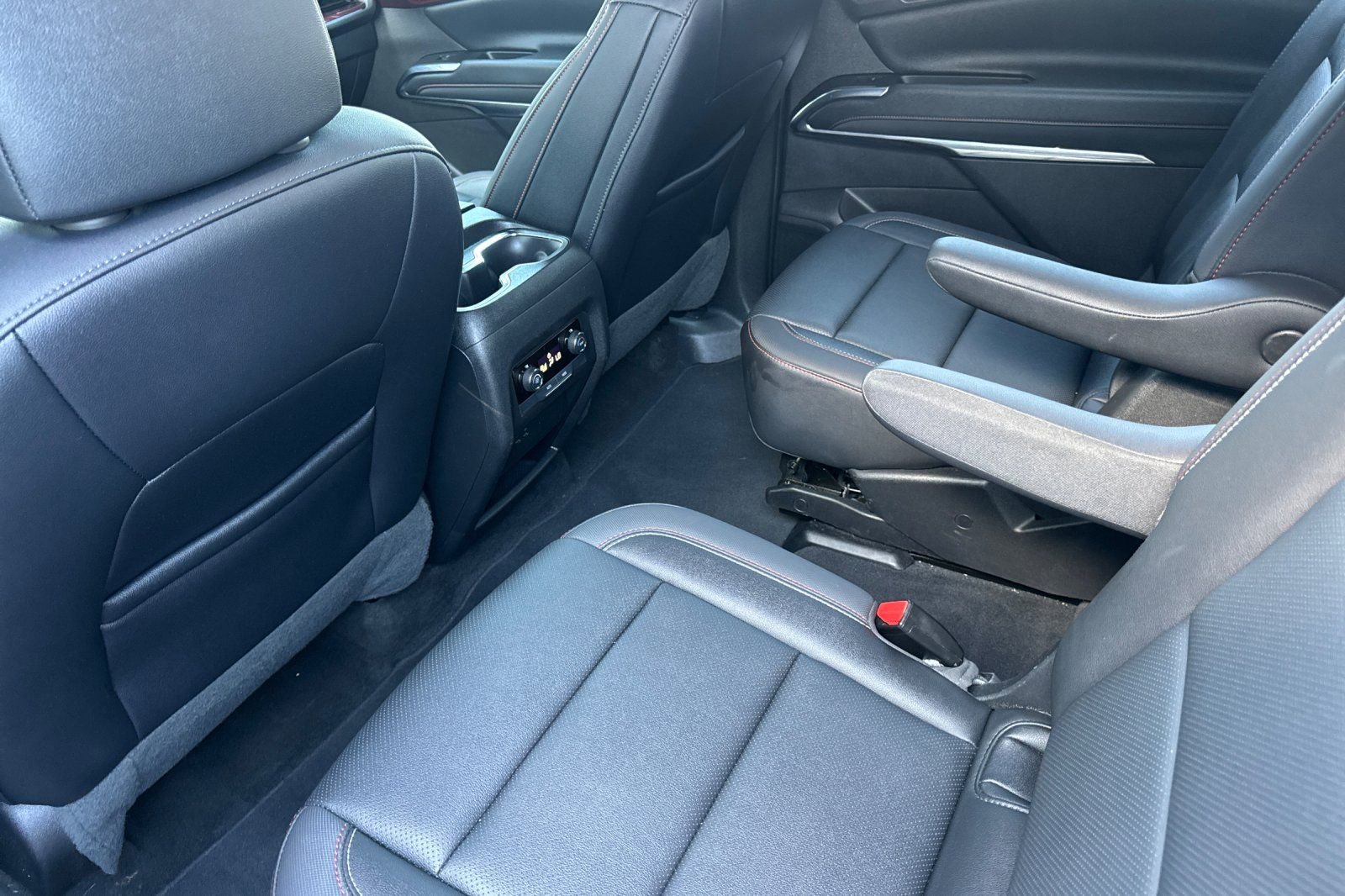 Used 2025 Chevrolet Traverse Z71 AWD/4WD image 15