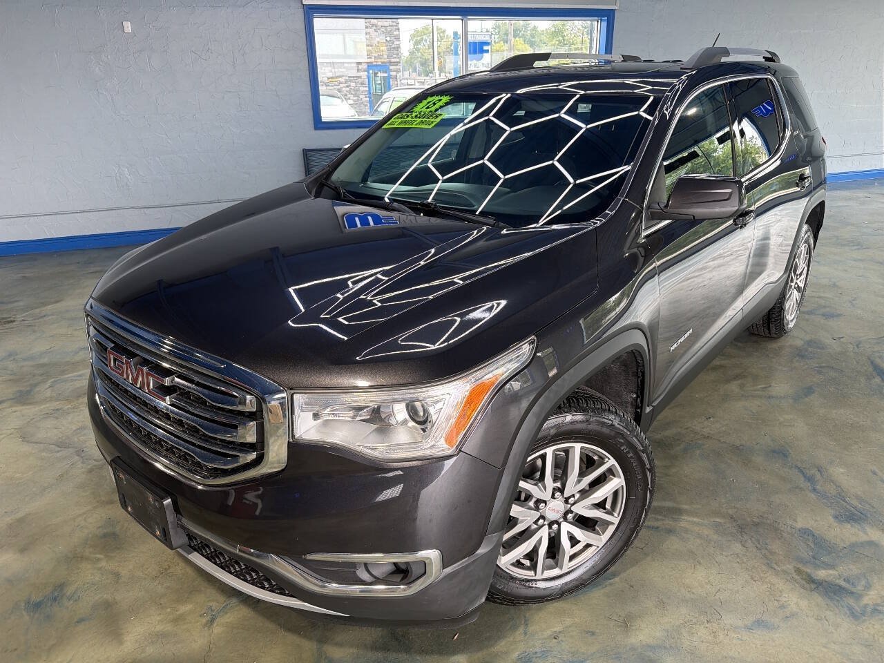 Used 2019 GMC Acadia SLE w/ GMC Pro Grade Package AWD/4WD image 1