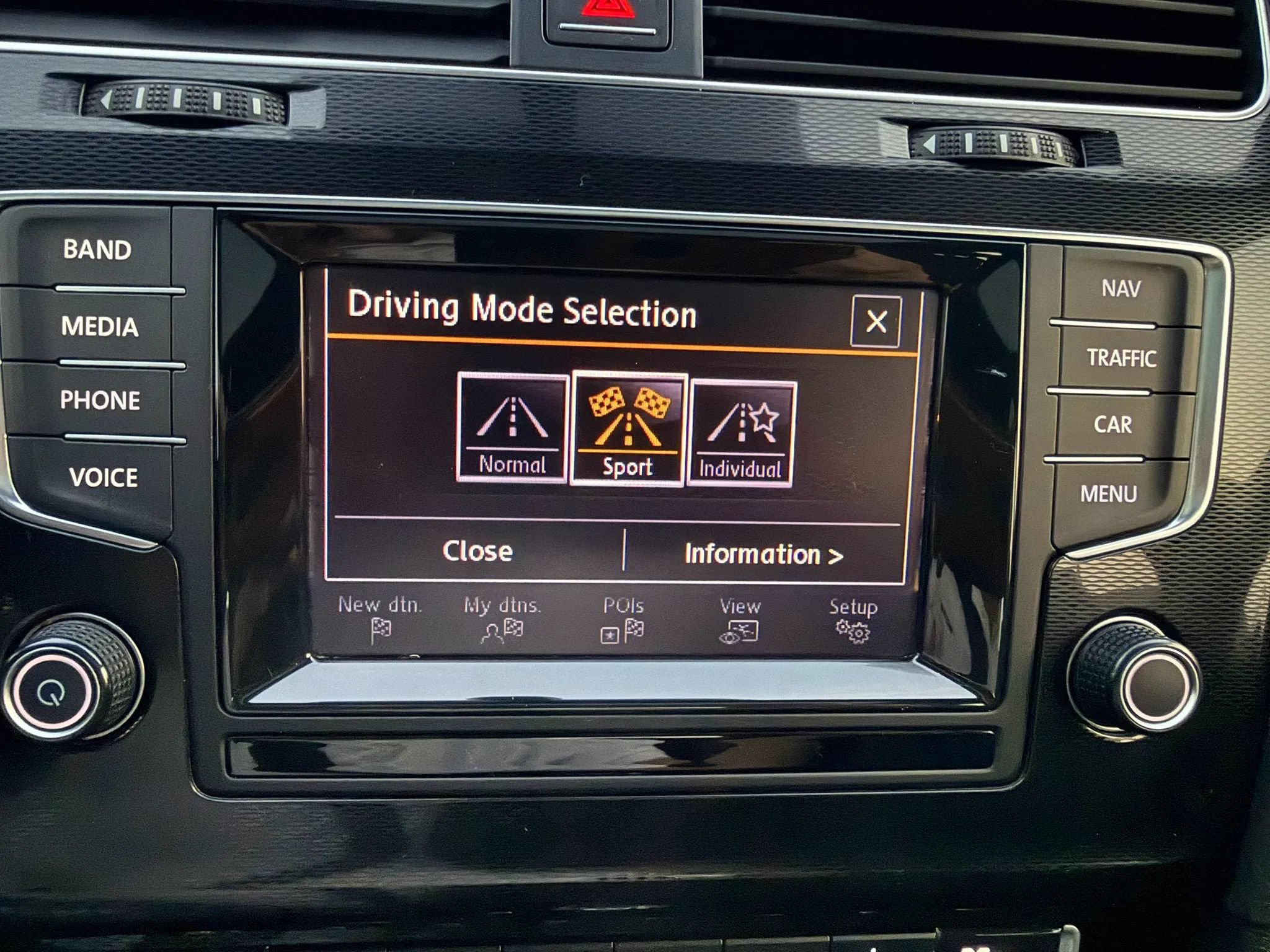 Used 2015 Volkswagen Golf 4-Door FWD image 19