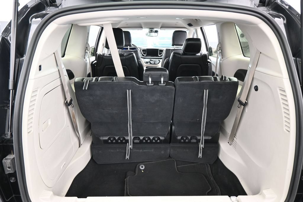 Used 2023 Chrysler Pacifica Touring-L FWD image 44