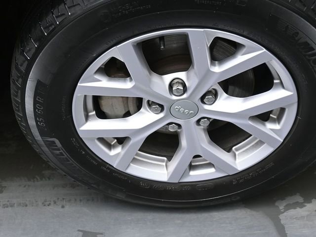 Used 2022 Jeep Grand Cherokee Limited w/ Luxury Tech Group II image 31