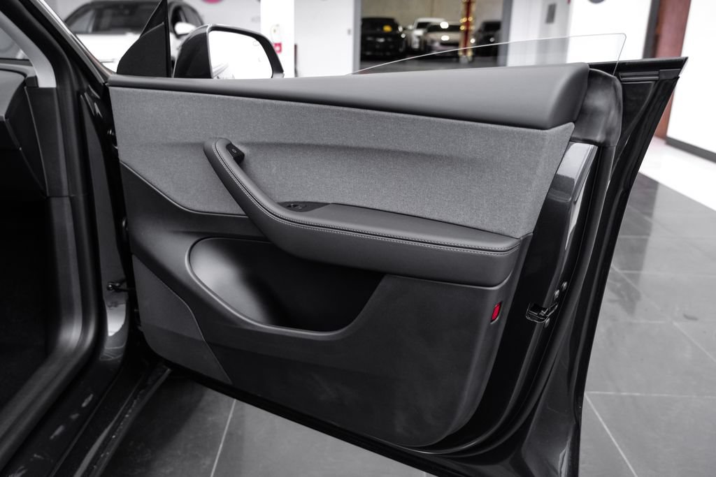 Used 2026 Tesla Model Y 2WD image 42