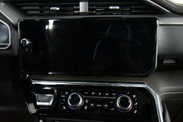 Used 2024 GMC Sierra 3500 Denali w/ Denali Reserve Package AWD/4WD image 4