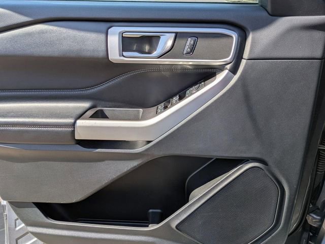 Used 2022 Ford Explorer XLT AWD/4WD image 13