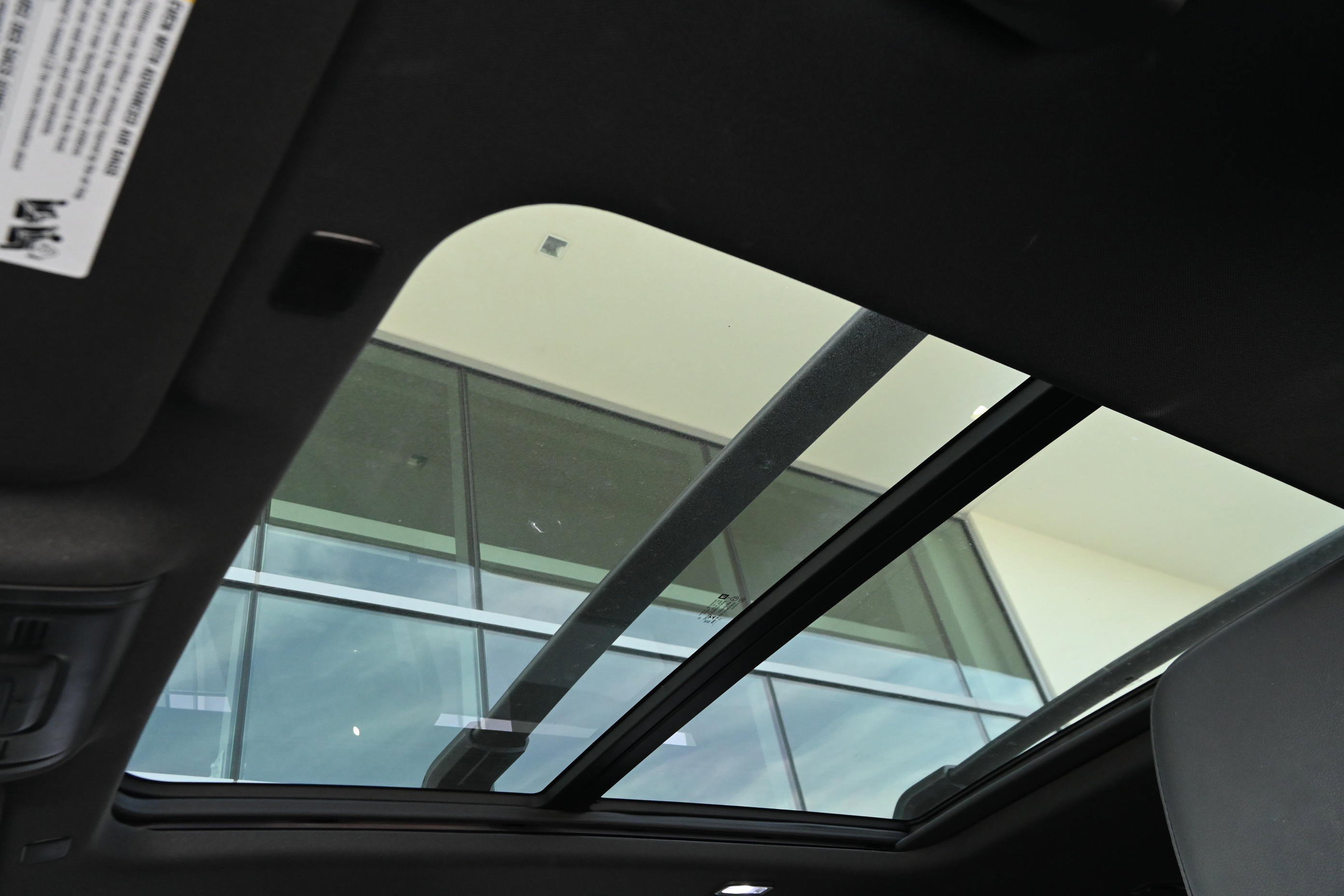 Used 2023 Chevrolet Tahoe Z71 w/ Luxury Package image 25