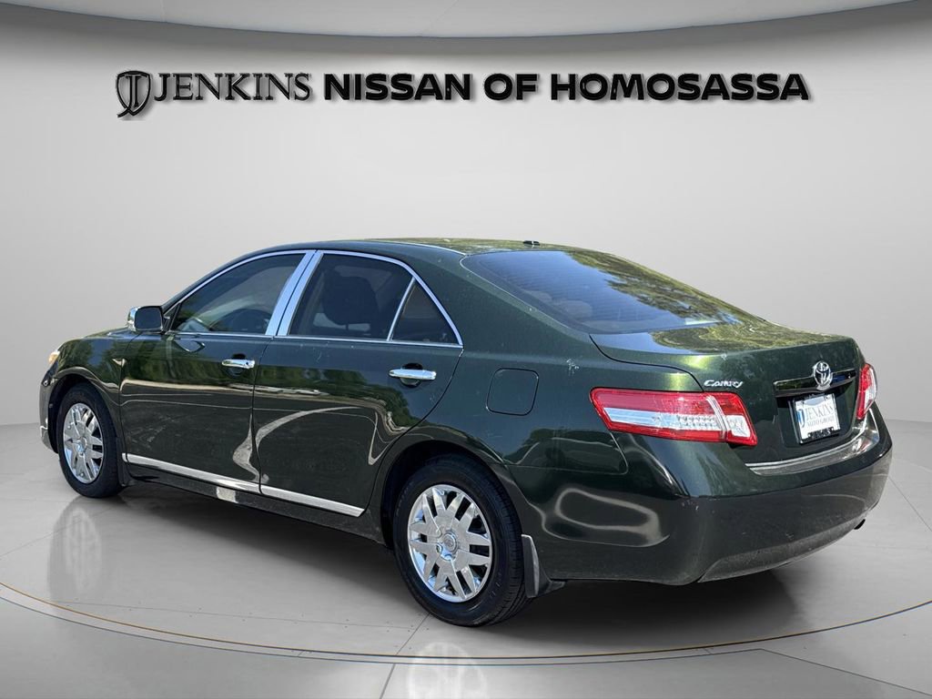 Used 2010 Toyota Camry LE image 9