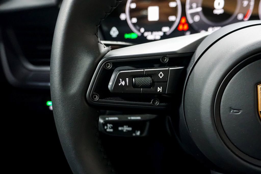 Used 2025 Porsche 911 Carrera T RWD image 32