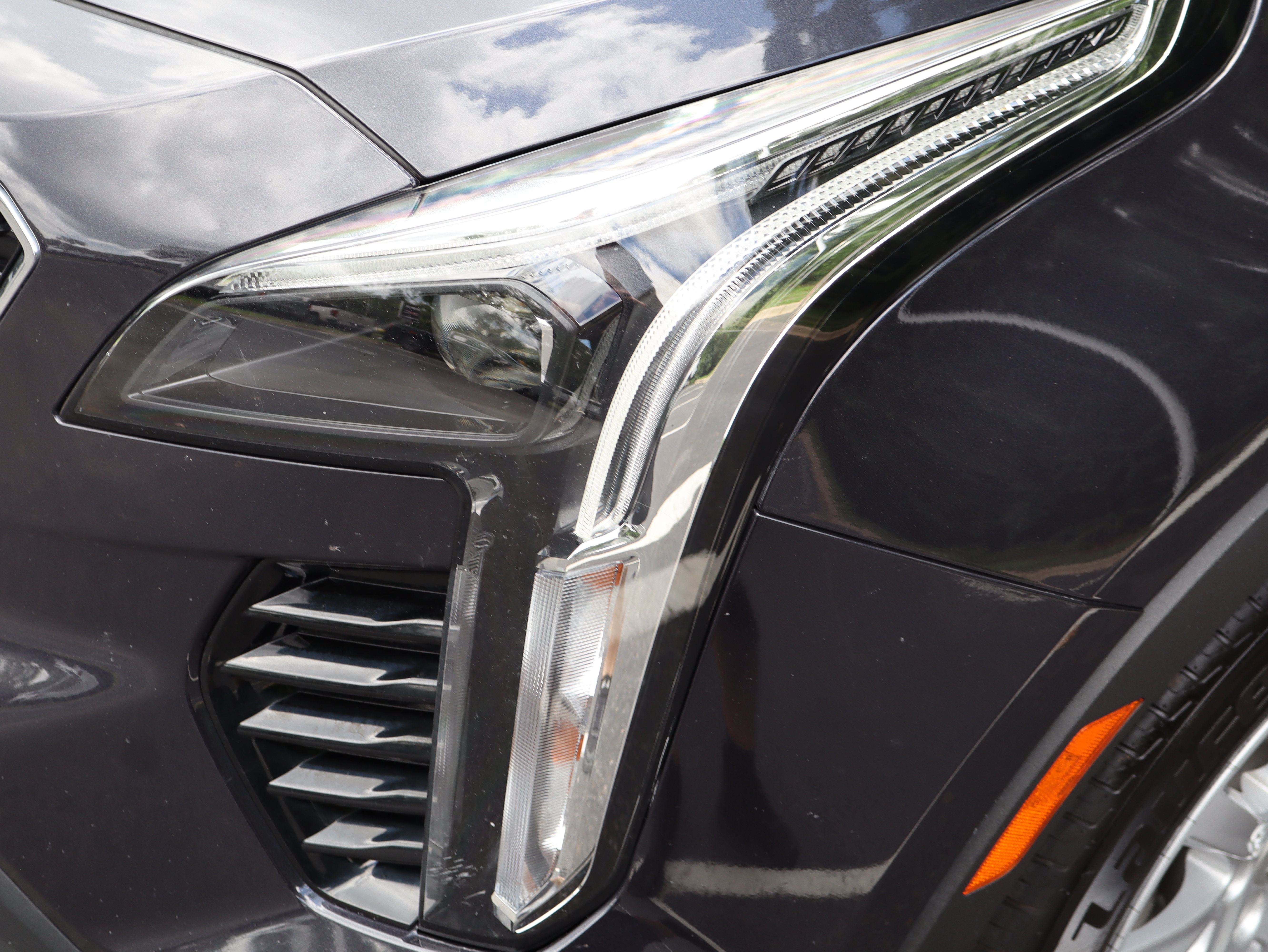 Used 2023 Cadillac XT4 Luxury w/ Cold Weather Package AWD/4WD image 11