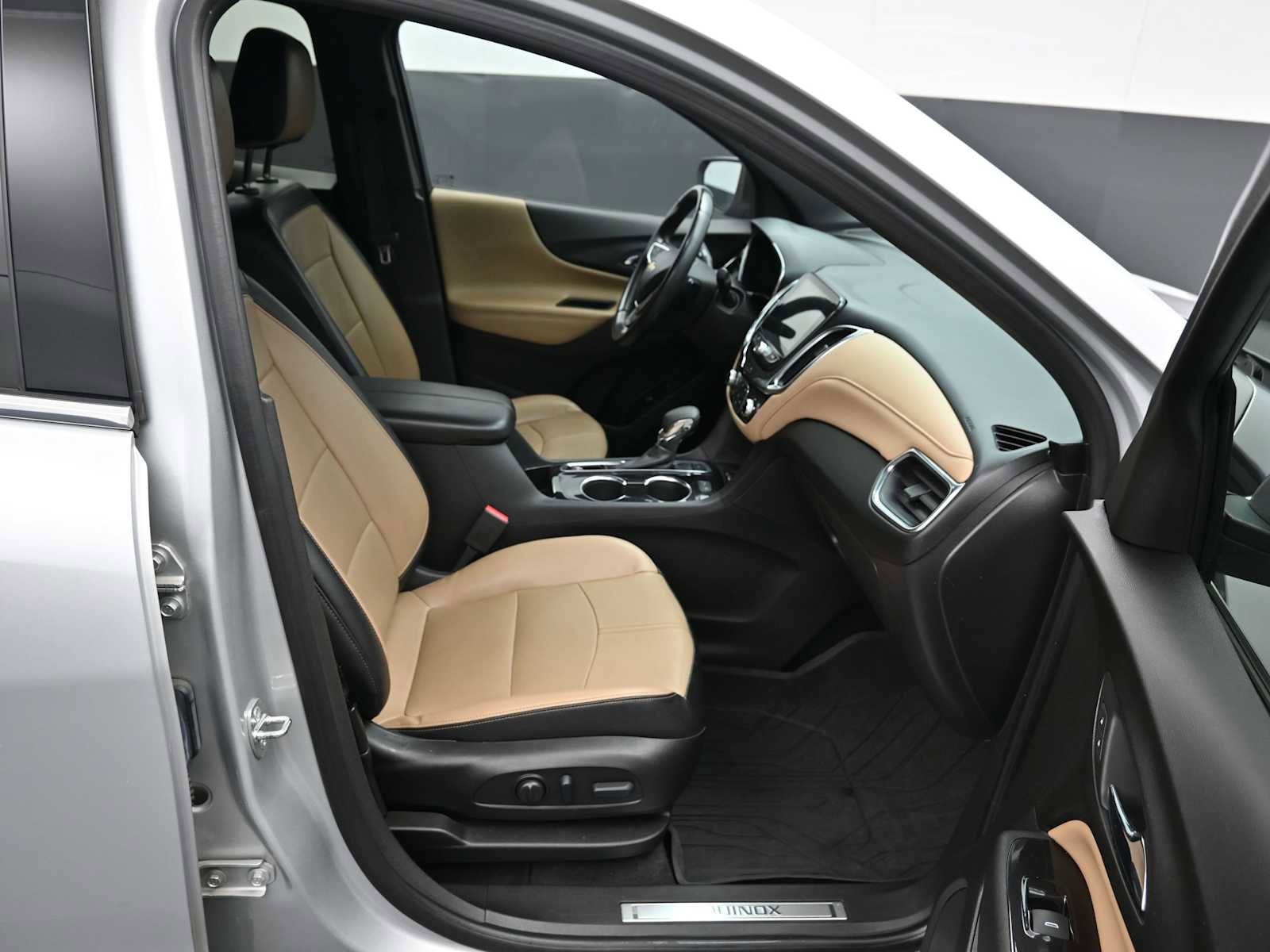 Used 2022 Chevrolet Equinox Premier AWD/4WD image 12