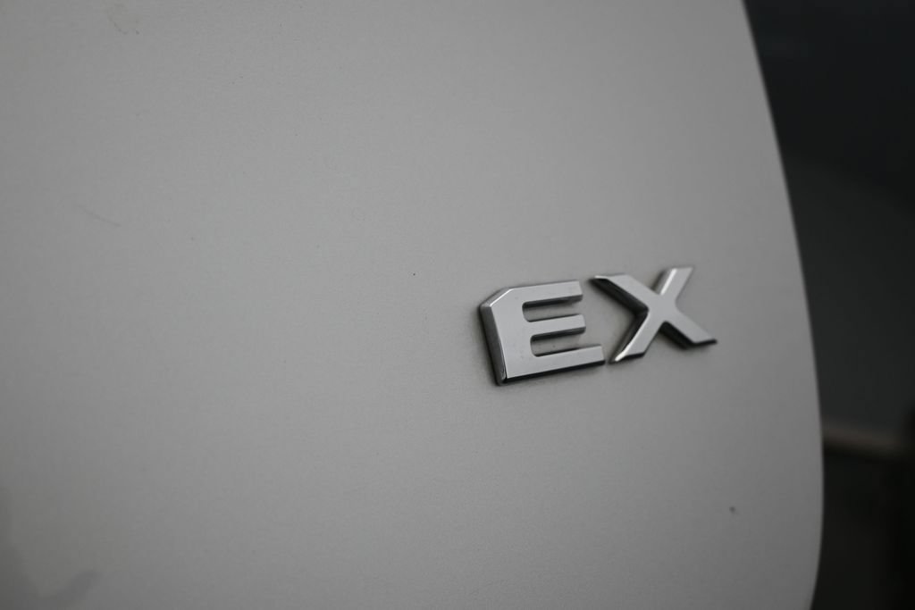 Used 2021 Kia Sedona EX FWD image 35