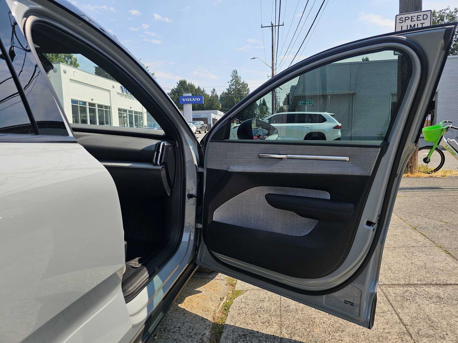 Certified 2025 Volvo EX30 Ultra AWD/4WD image 10