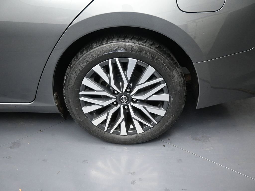 Used 2024 Nissan Altima 2.5 SV image 14