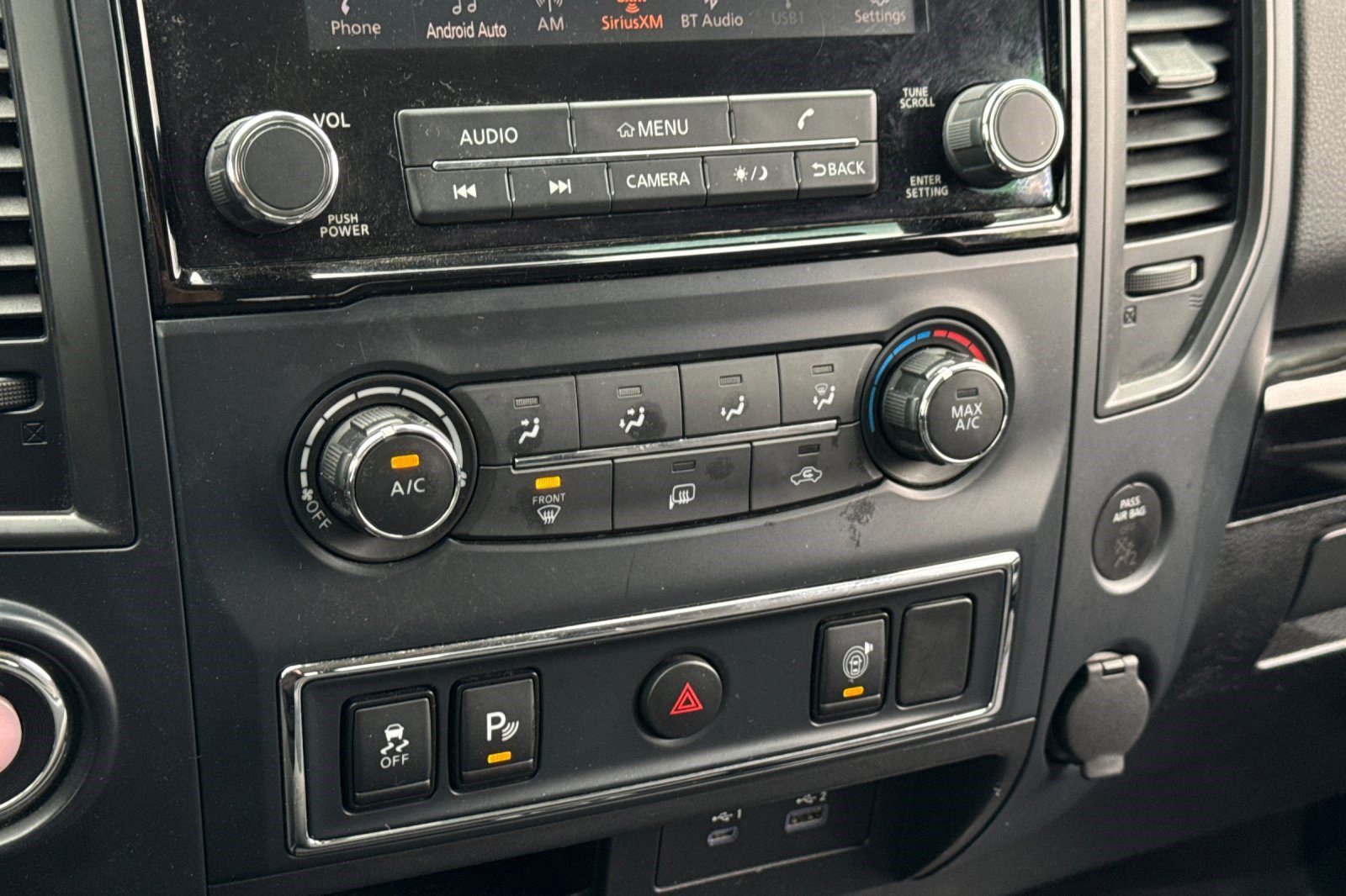 Used 2023 Nissan Titan SV image 15