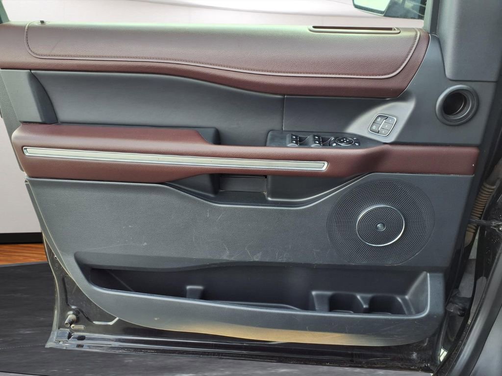 Used 2023 Ford Expedition Limited image 16