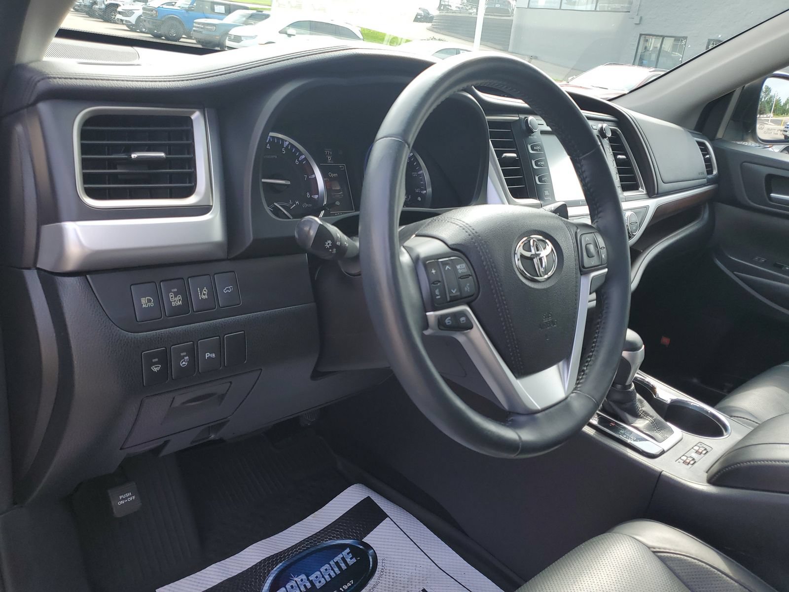 Used 2016 Toyota Highlander Limited Platinum AWD/4WD image 21