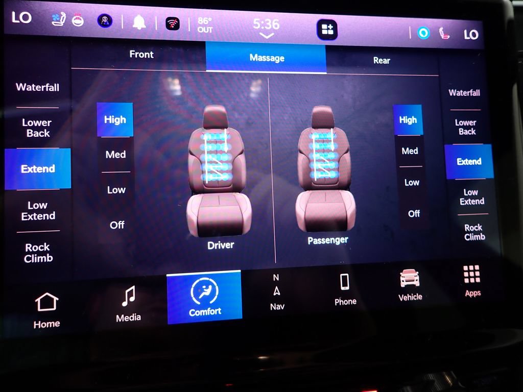 Used 2022 Jeep Grand Cherokee Overland w/ Luxury Tech Group IV AWD/4WD image 7