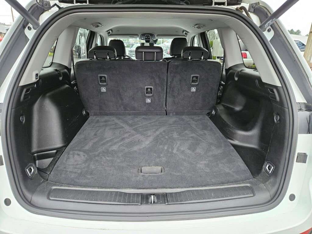 Used 2023 Jeep Grand Cherokee Limited w/ Luxury Tech Group II image 12