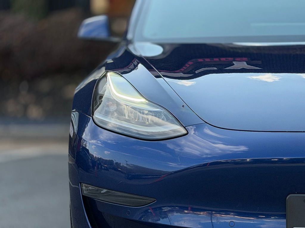 Used 2021 Tesla Model 3 Standard Range image 4