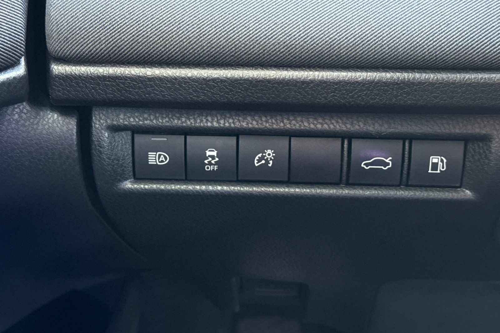 Used 2025 Toyota Camry LE FWD image 37
