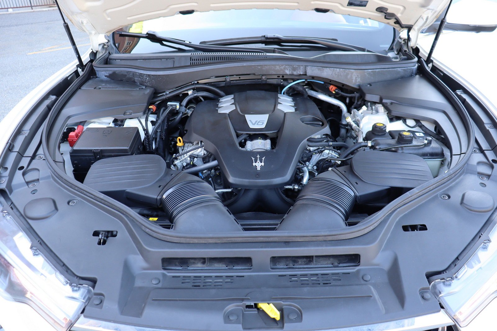 Used 2023 Maserati Levante GT AWD/4WD image 34