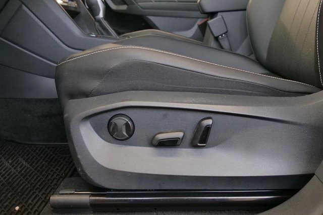 Used 2022 Volkswagen Tiguan SE image 11