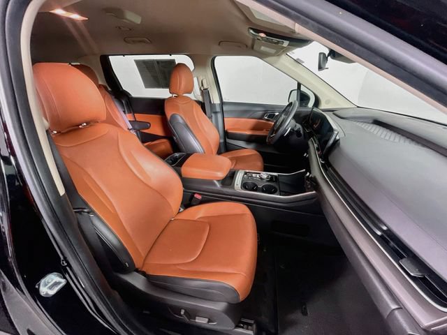 Used 2025 Kia Carnival EX FWD image 30