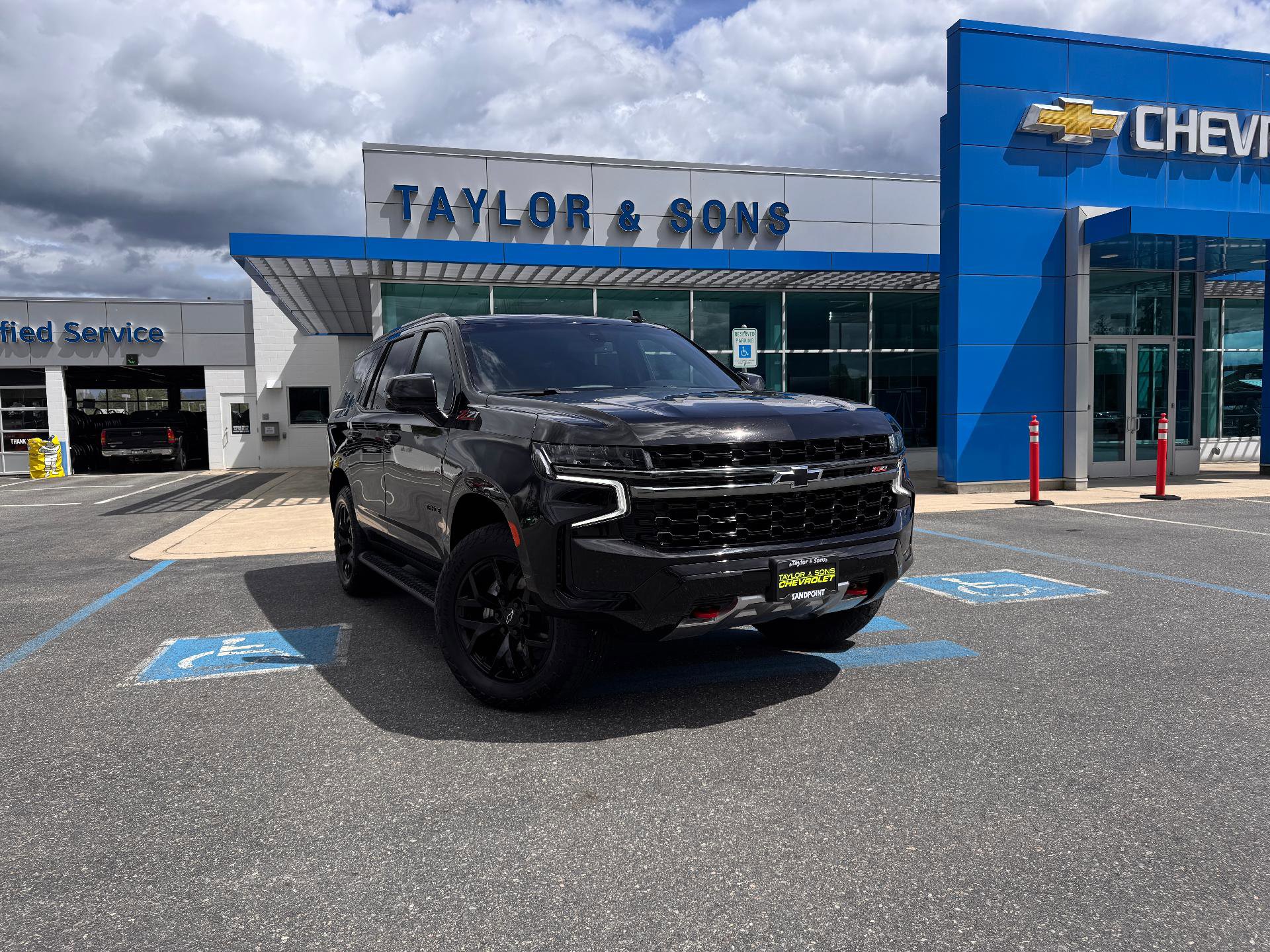 Used 2022 Chevrolet Tahoe Z71 w/ Z71 Off-Road Package AWD/4WD image 1