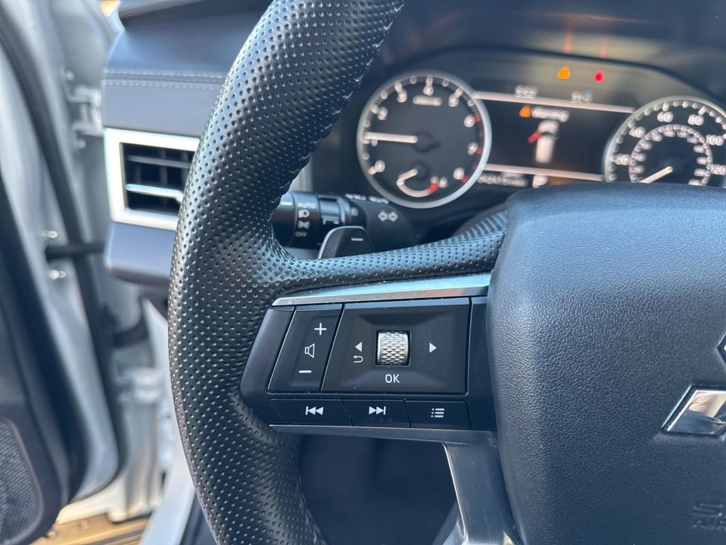 Used 2024 Mitsubishi Outlander SE image 13