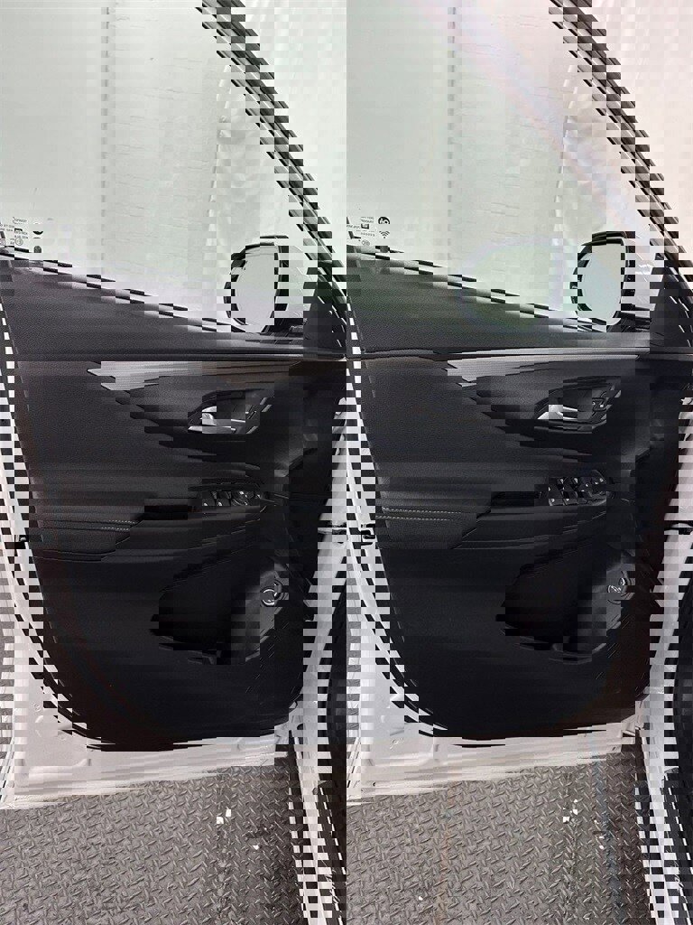 Used 2025 Buick Envista Avenir image 8