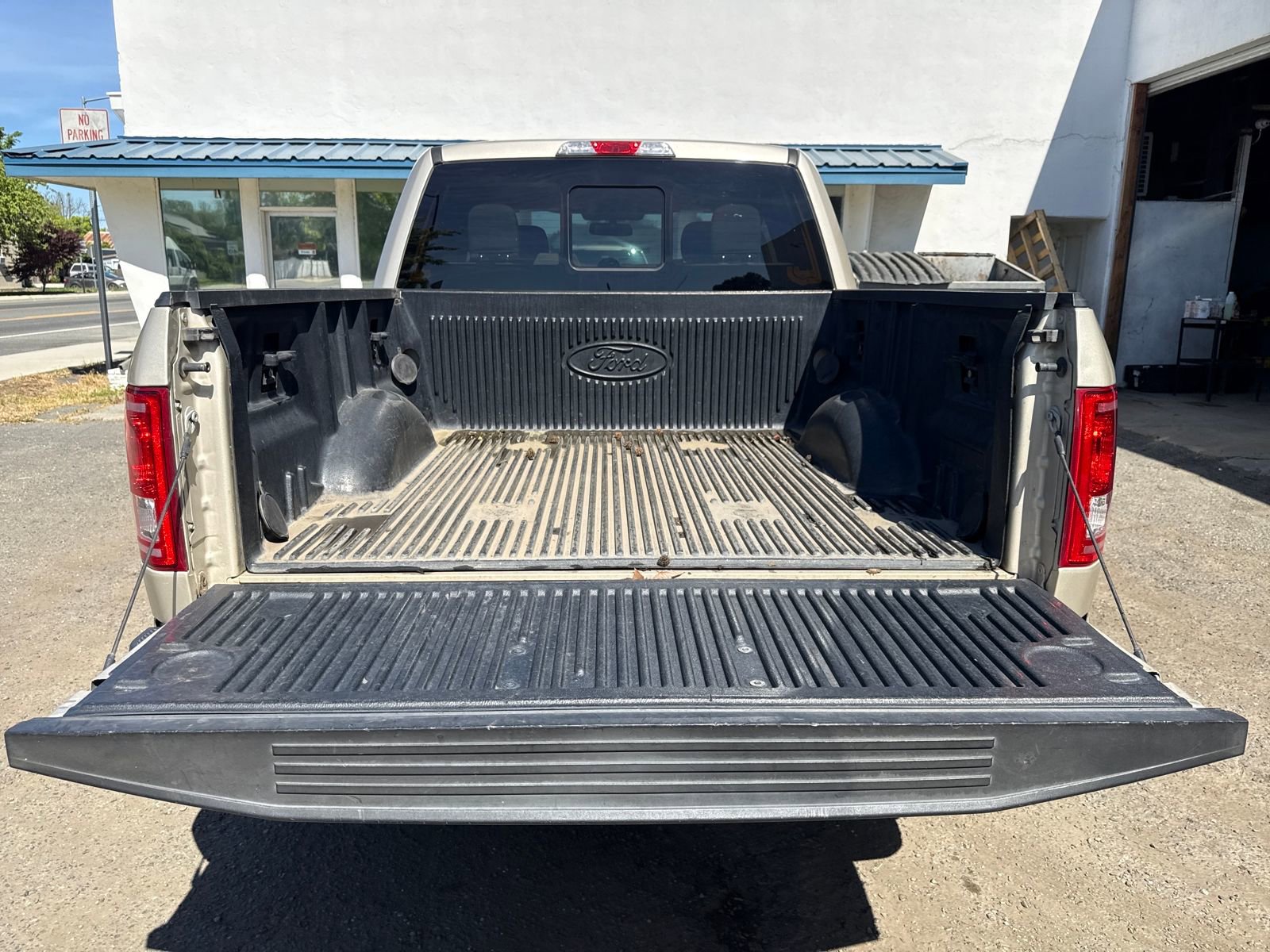 Used 2017 Ford F150 XLT w/ Equipment Group 302A Luxury image 23