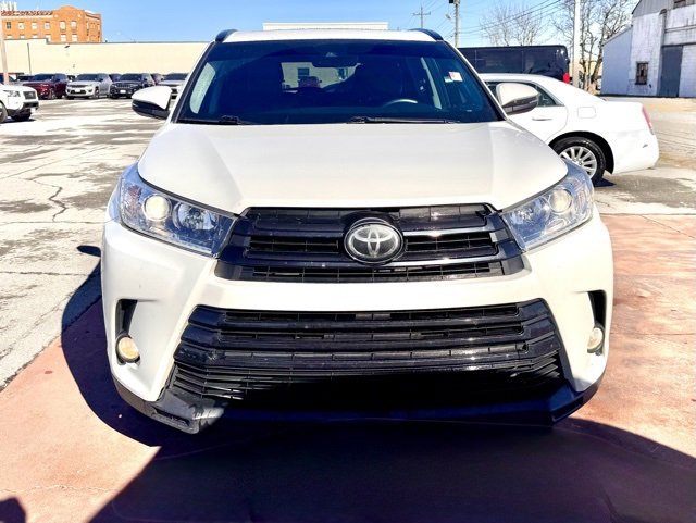 Used 2018 Toyota Highlander SE image 2