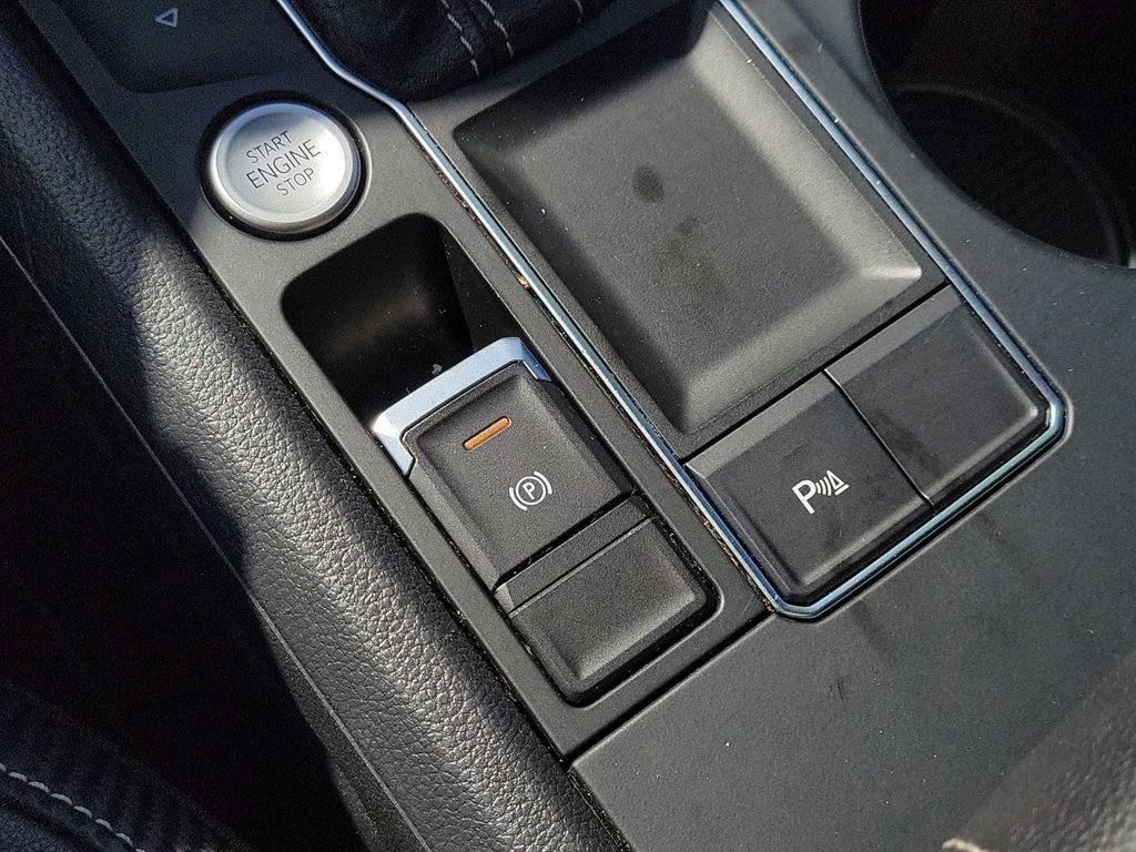 Used 2021 Volkswagen Atlas Cross Sport SE w/ Panoramic Sunroof Package image 26