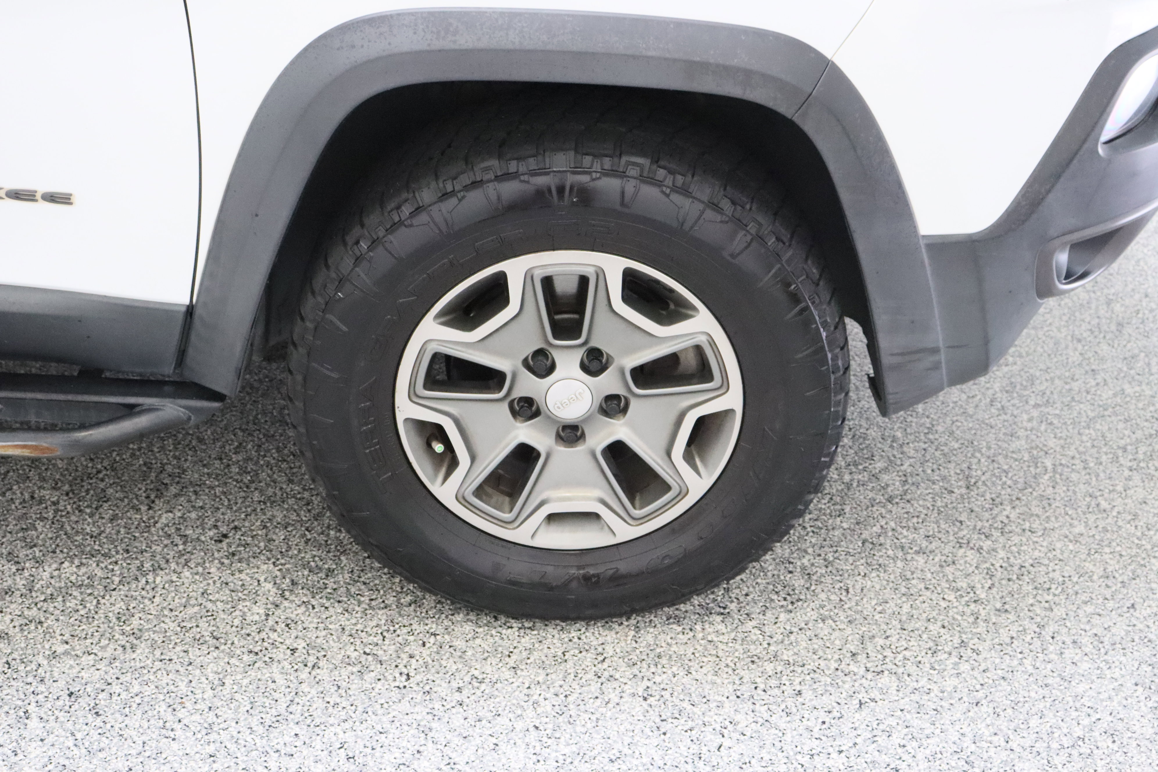 Used 2018 Jeep Cherokee Trailhawk w/ Quick Order Package 27L image 5