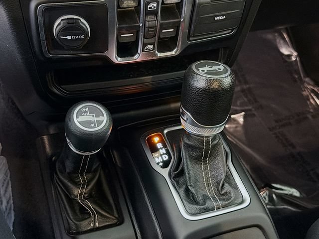 Used 2019 Jeep Wrangler Unlimited Sahara AWD/4WD image 17