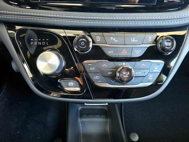 New 2026 Chrysler Pacifica Select image 13