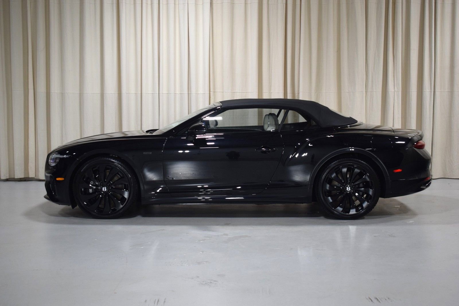New 2025 Bentley Continental GTC AWD/4WD image 16