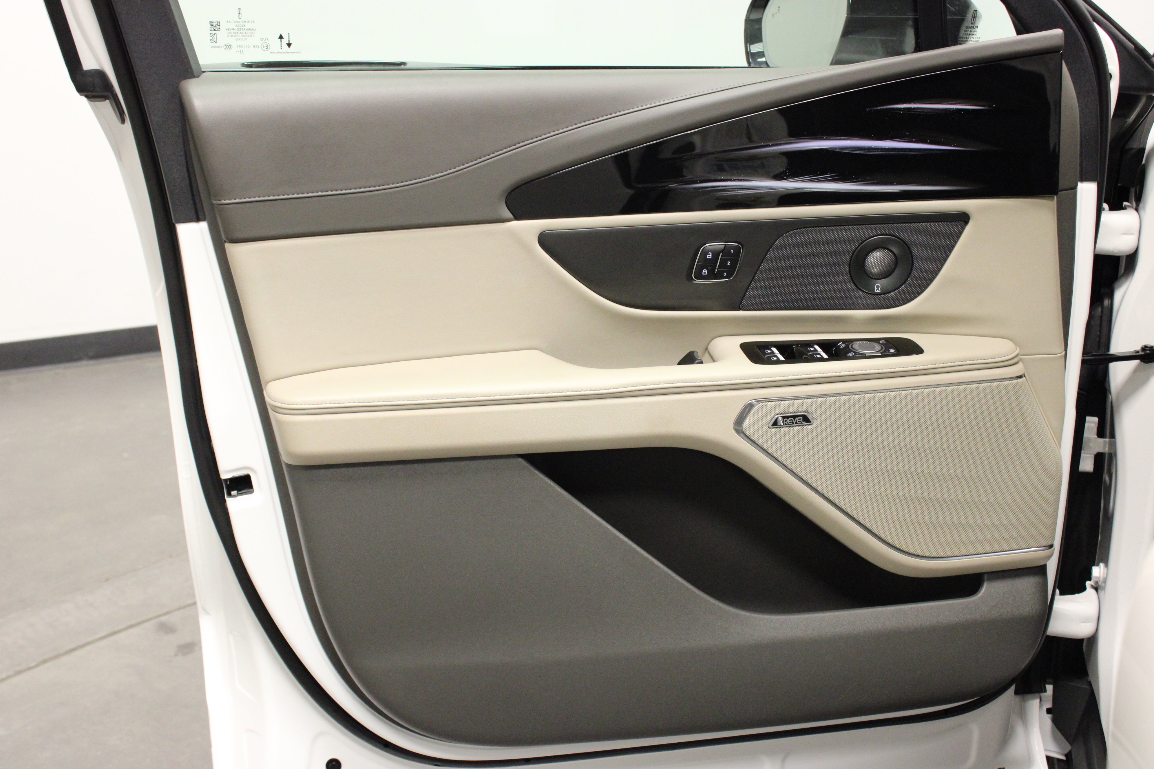 Used 2024 Lincoln Nautilus Reserve w/ Equipment Group 202A image 20