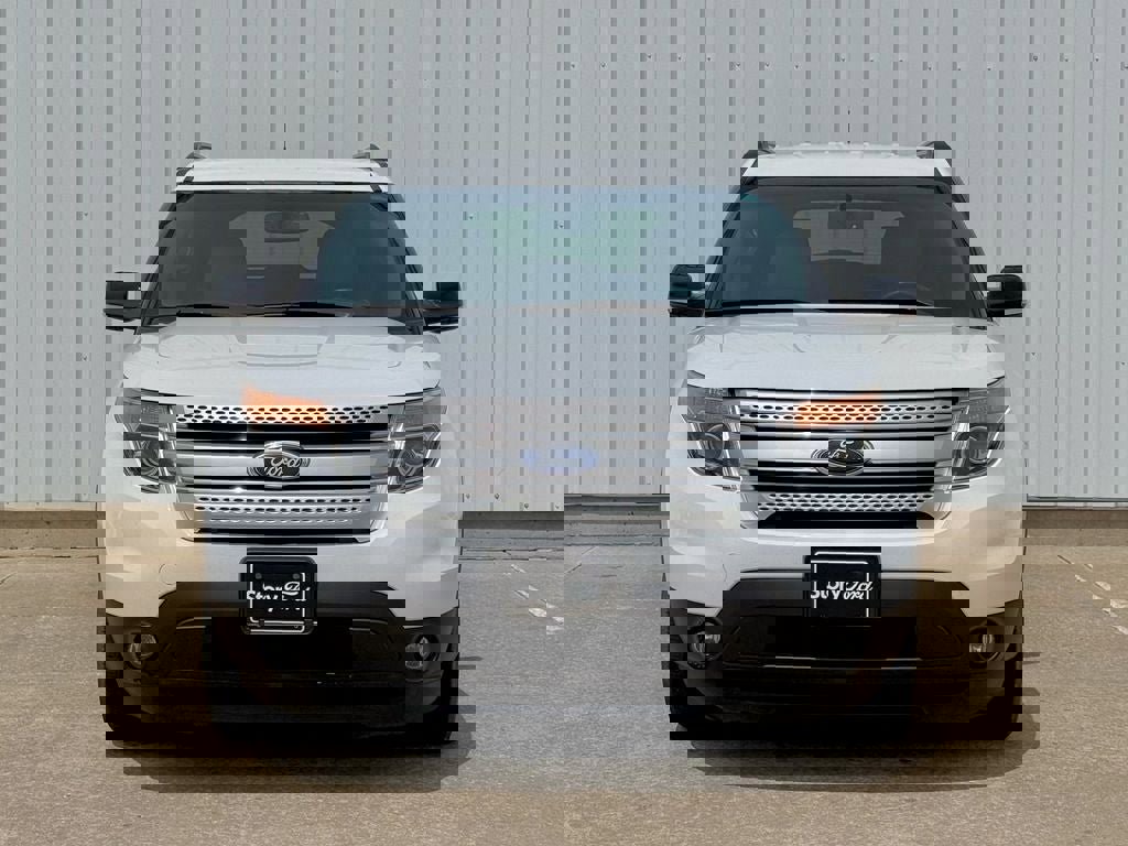 Used 2014 Ford Explorer XLT w/ Equipment Group 202A AWD/4WD image 9