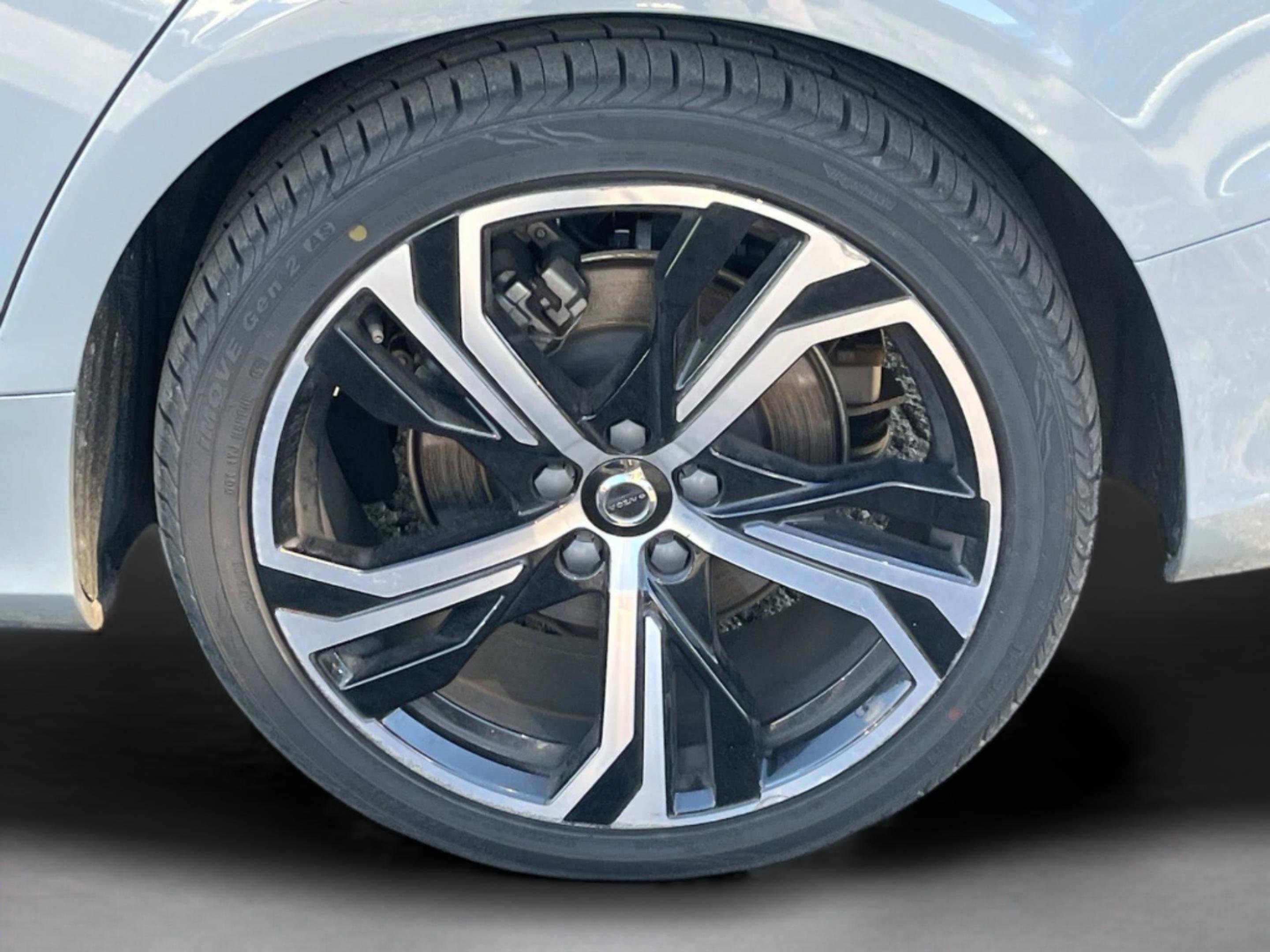 Used 2024 Volvo S60 B5 Core image 9