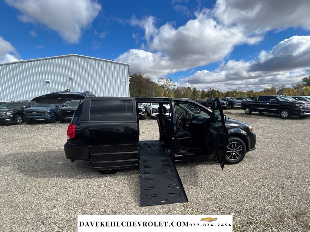 Used 2014 Dodge Grand Caravan SXT w/ UConnect Hands-Free Group FWD image 22