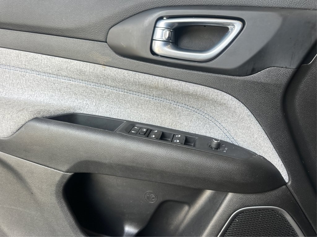 Used 2025 Jeep Compass Latitude AWD/4WD image 28