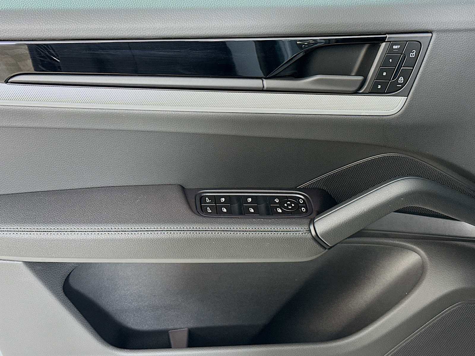 New 2026 Porsche Cayenne Coupe image 11