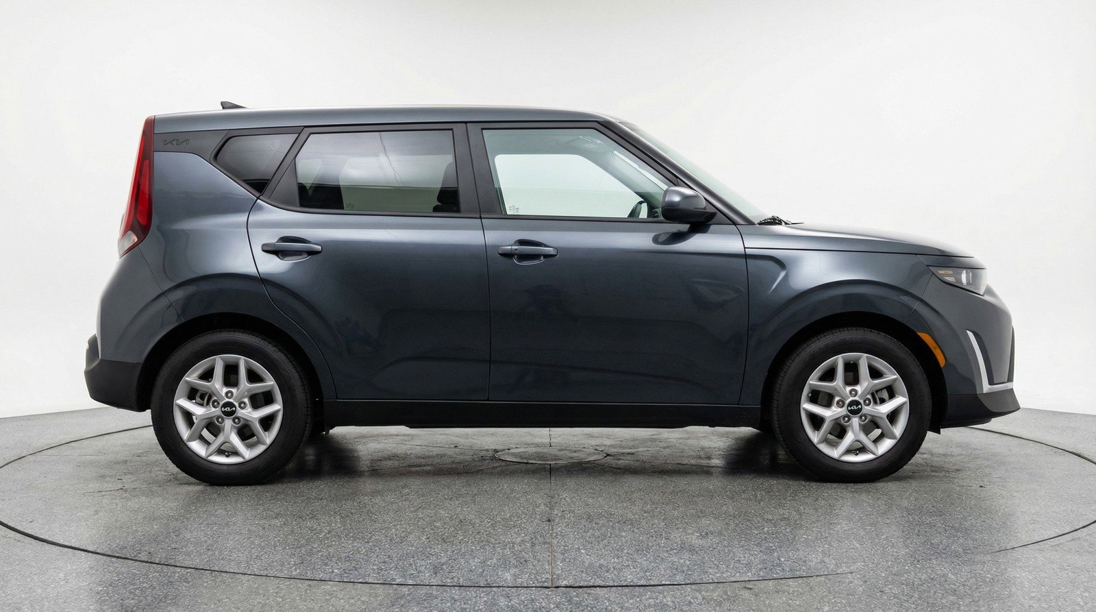 Used 2025 Kia Soul LX w/ LX Technology Package image 11