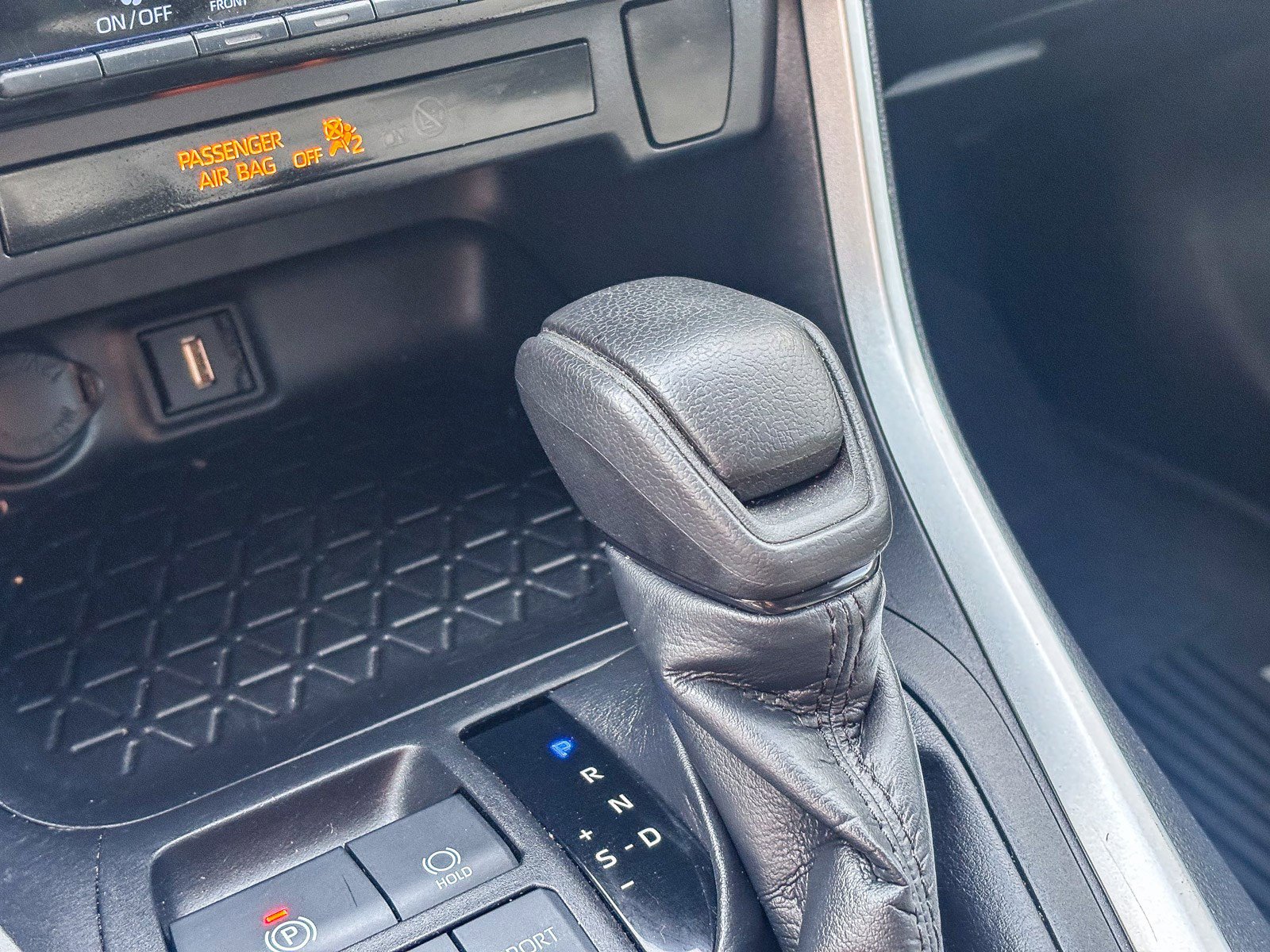 Certified 2021 Toyota RAV4 LE image 25