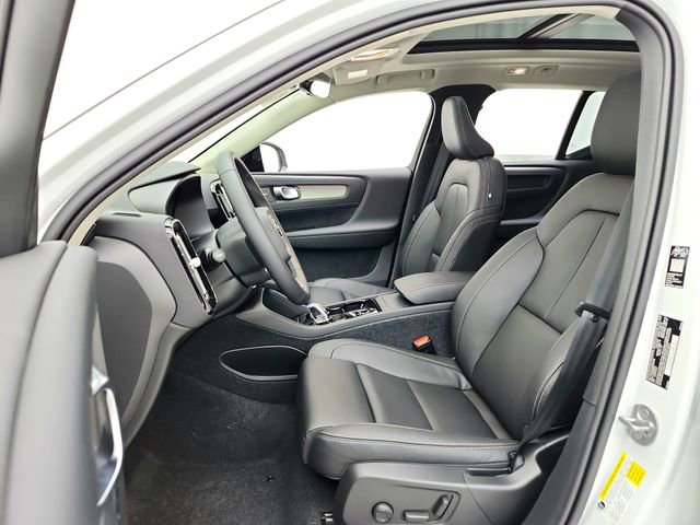 New 2026 Volvo XC40 B5 Plus w/ Protection Package Premier AWD/4WD image 21