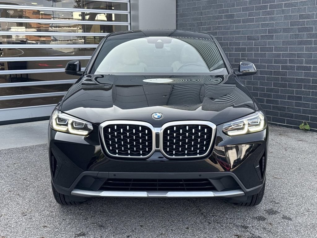Used 2022 BMW X4 xDrive30i w/ Convenience Package AWD/4WD image 2